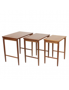 Zestaw trzech stolików...