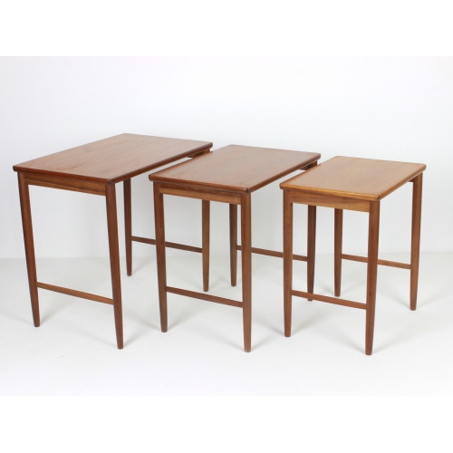 Zestaw trzech stolików tekowych, Opal...