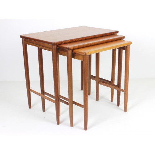 Zestaw trzech stolików tekowych, Opal...