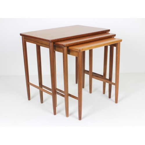 Zestaw trzech stolików tekowych, Opal...