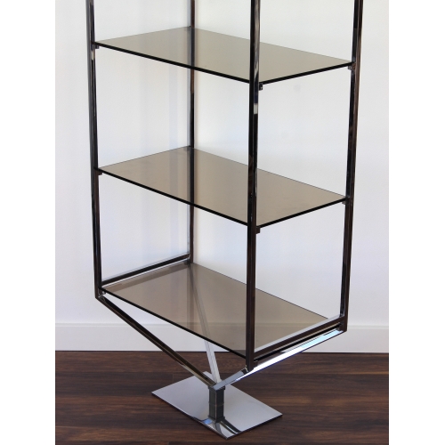 Chromowany regał ze szklanymi...