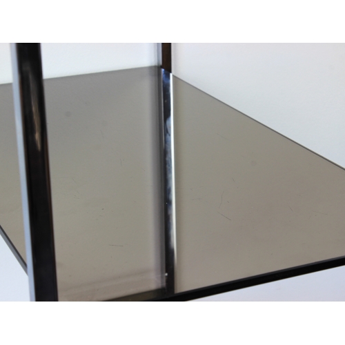 Chromowany regał ze szklanymi...