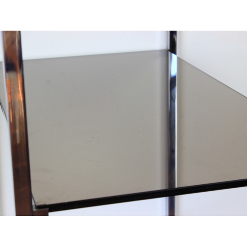 Chromowany regał ze szklanymi...