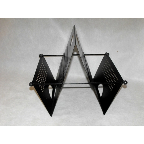 Czarny, stalowy gazetnik, lata 70.