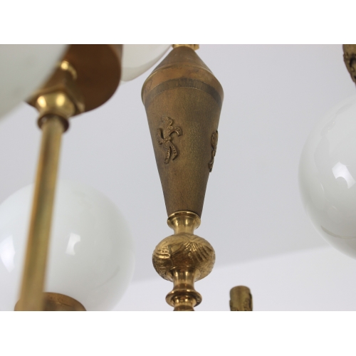 Mosiężny żyrandol ze szklanymi...