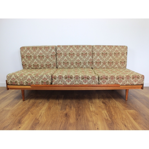 Sofa, proj. F. Mazulanik, UP Závody,...