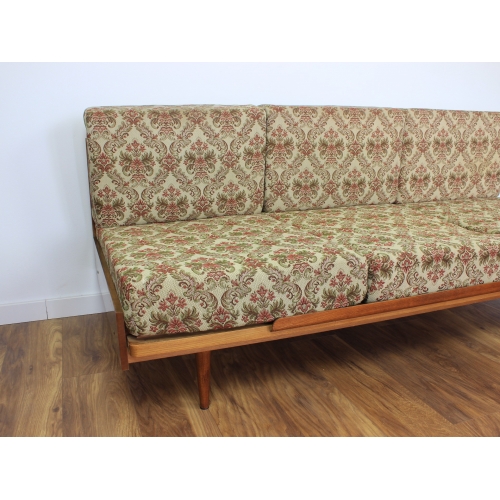 Sofa, proj. F. Mazulanik, UP Závody,...