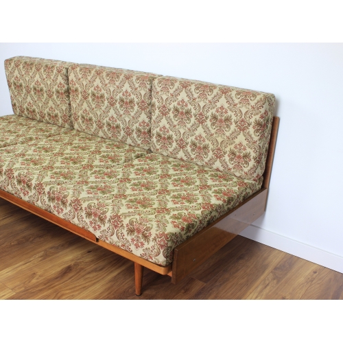 Sofa, proj. F. Mazulanik, UP Závody,...