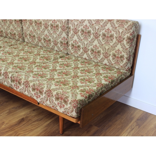 Sofa, proj. F. Mazulanik, UP Závody,...