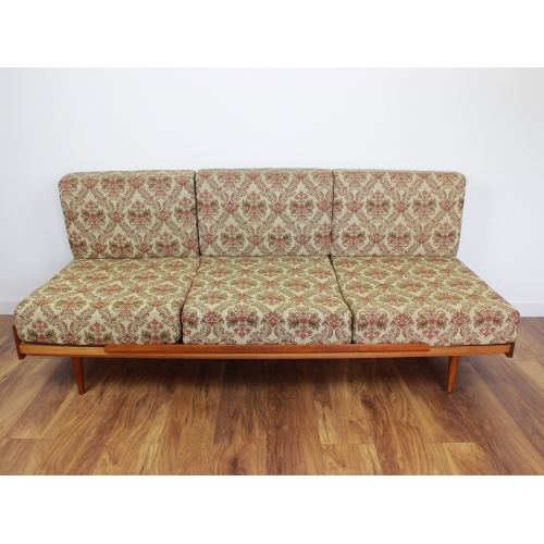 Sofa, proj. F. Mazulanik, UP Závody,...