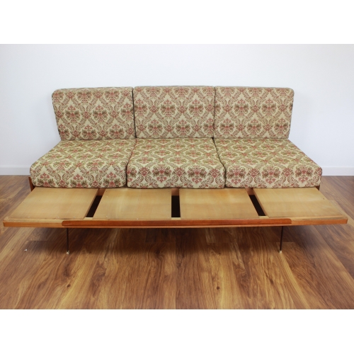 Sofa, proj. F. Mazulanik, UP Závody,...