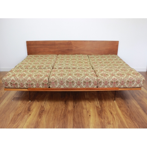 Sofa, proj. F. Mazulanik, UP Závody,...